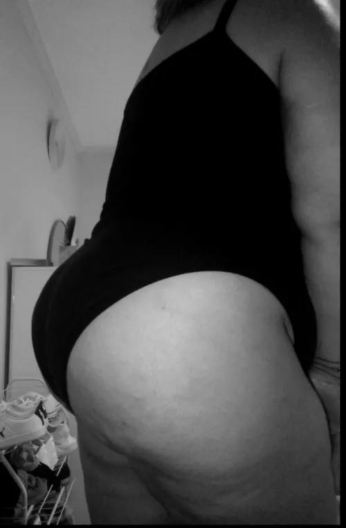 May you all have a bootylicious new year by t_A_T_u