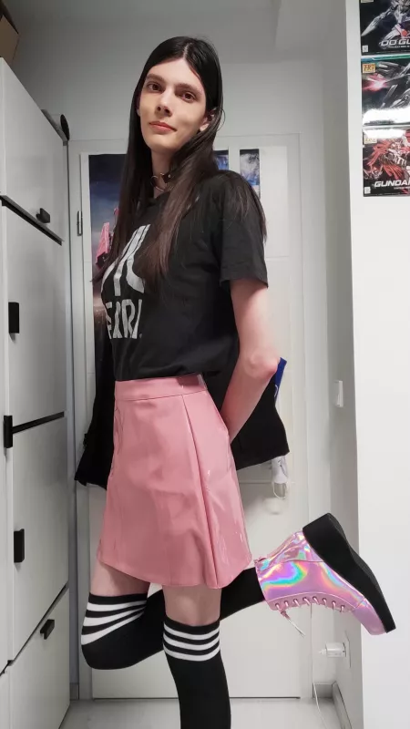 Maybe a white shirt would fit better... but I don't have one >.< by Curtaku