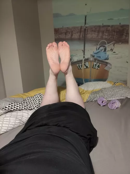 Maybe I should do a few pictures without my pj bottoms xxx by Smicka