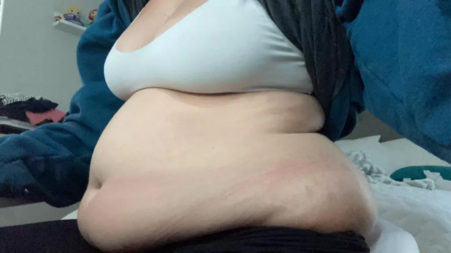 Maybe it’s time to size up on my leggings by Poptartbelly