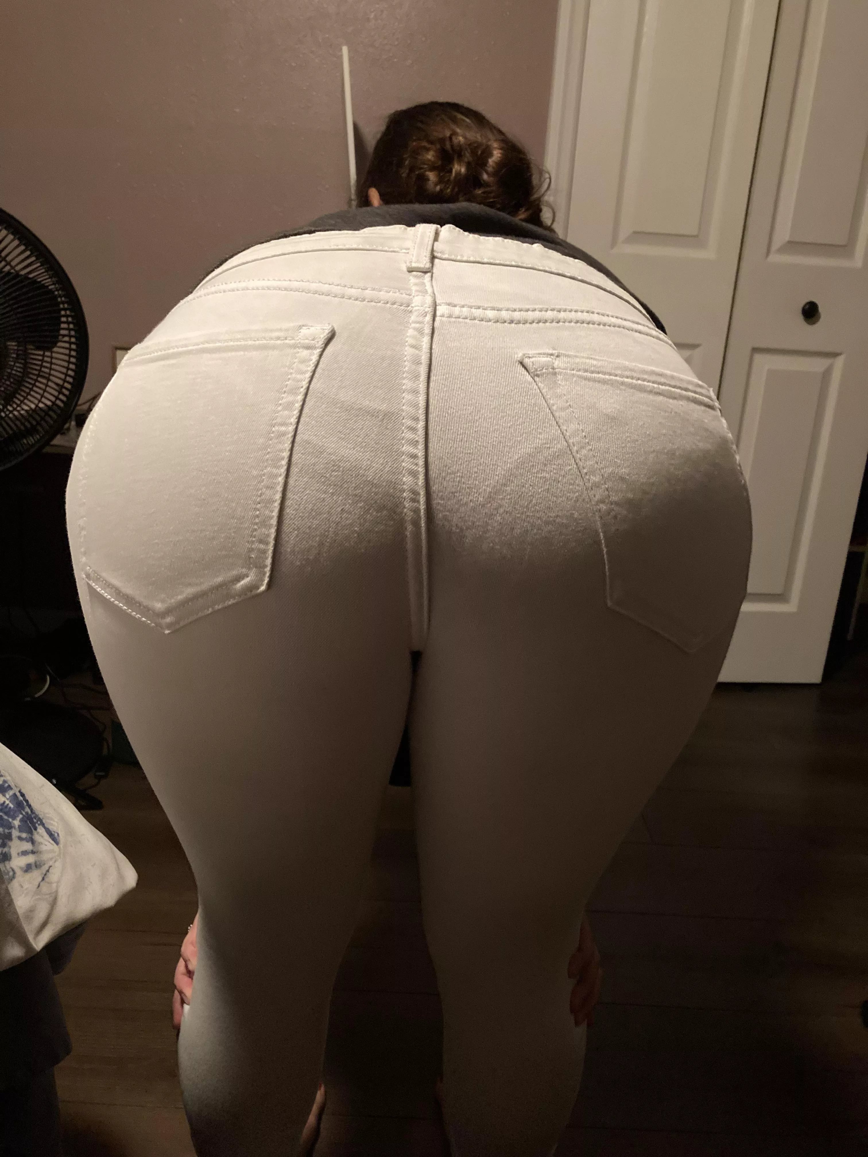 Maybe these are the wrong panties for these pants 🤷‍♀️ posted by Emmashared