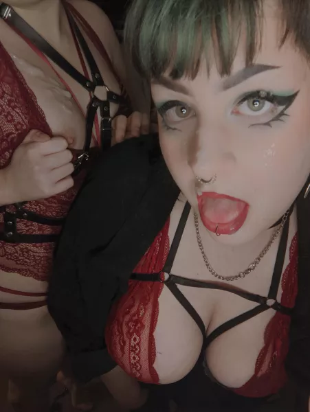 Me and my best friend after having received a BIG load allover 🍆🍑 by MsNicoleWoods