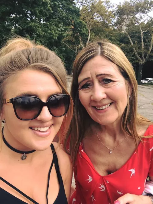 Me and my GILF of a mother, Susan! by mylittlebigsecret10