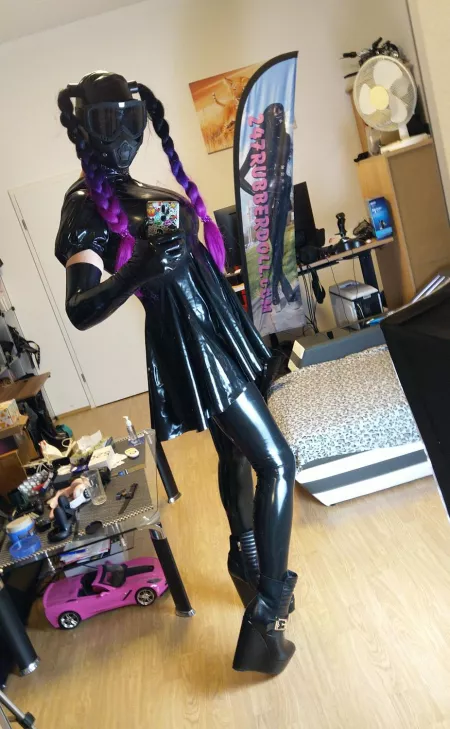 Me in full rubber by Jessi2021