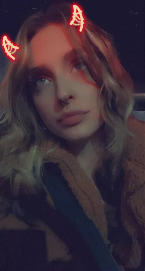 me thriving through the fake scenarios in my head 💫 by wiinierox