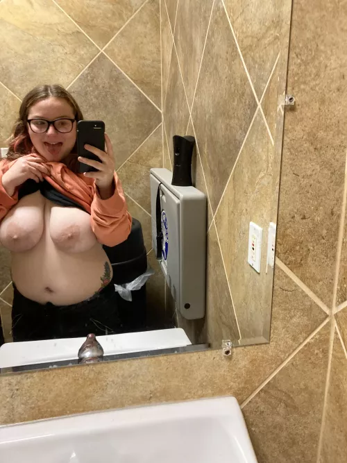 meet me in the bathroom? by beverly__laurel