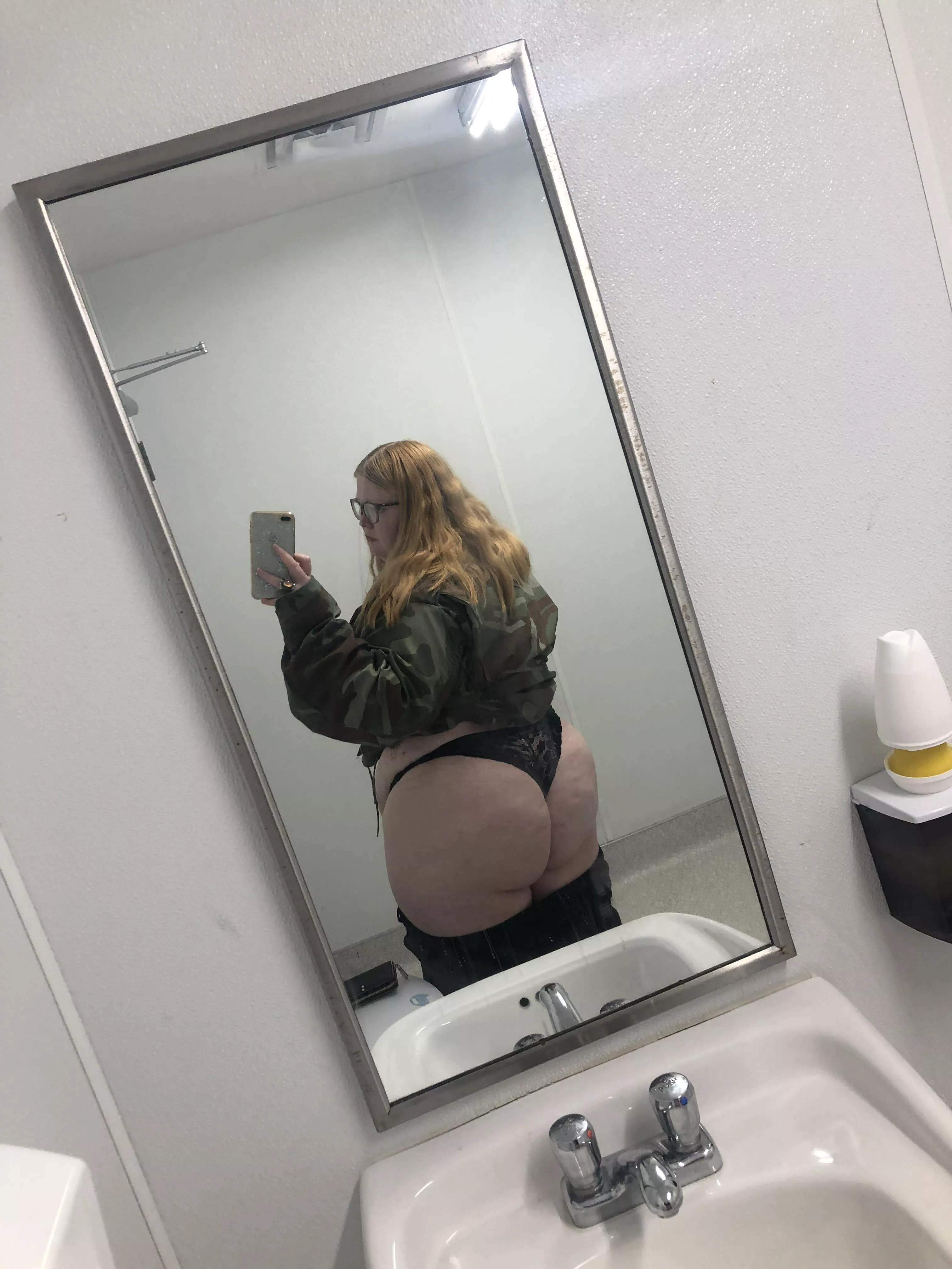 Meet me in the bathroom 😜 posted by chubby_hannah