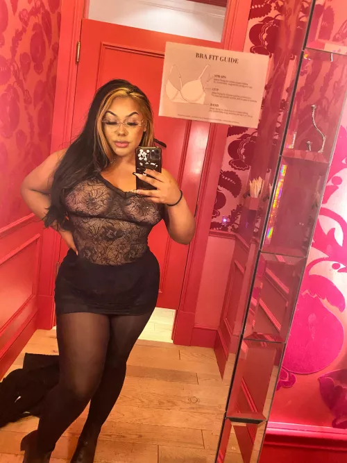 Meet me in the changing room? by Cubanmamii02