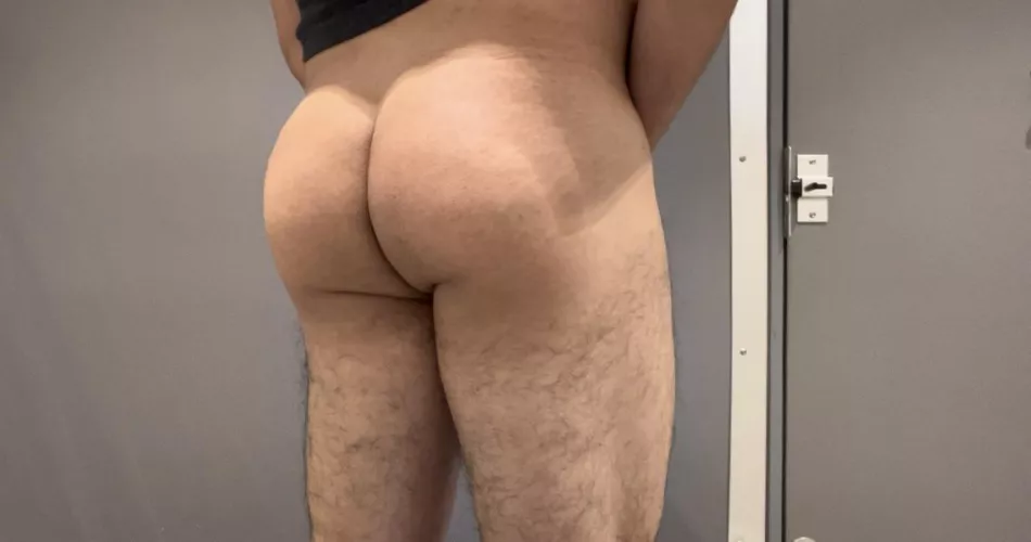 Meet me in the washroom? by ThatEntrepreneur8973