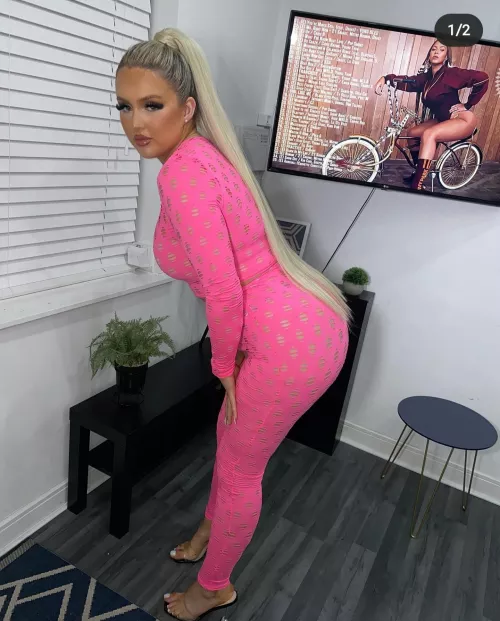 Megan by trashythrowaway33