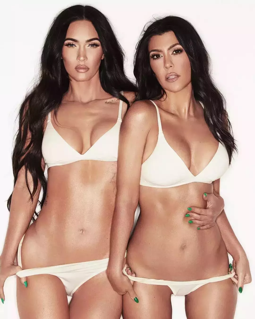 Megan Fox and Kourtney Kardashin oh my 😋🥰 posted by Bright-Elderberry-82