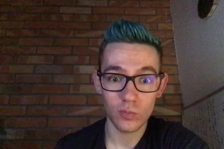 Meh, adhd wins over work so I took a silly selfie 🙈 by hoshikira