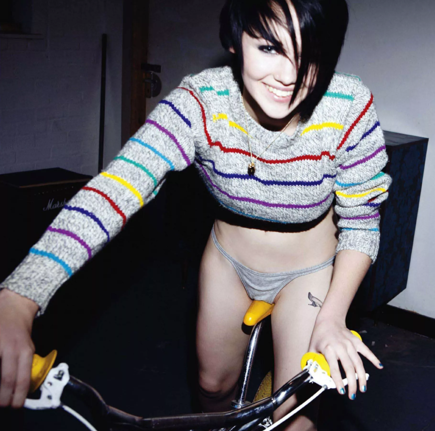 Mellisa Clarke on two wheels. [via r/frontmagazine] posted by TopdeBotton