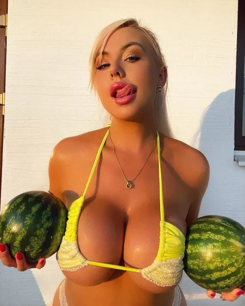 Melons 😋 by Stratusfactiontime