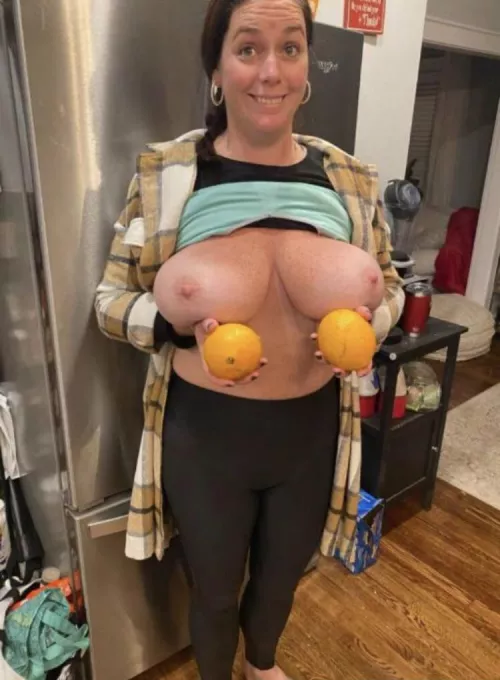 Melons vs oranges Kik skidder690 with sample. Fun milf by Commonbrush1