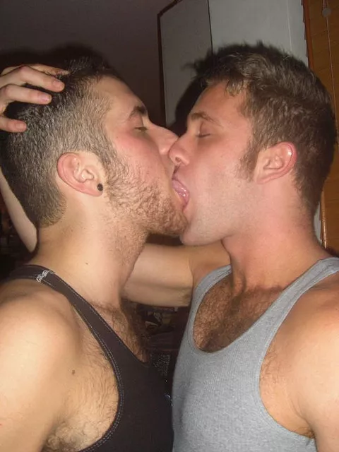 Men kissing is so hot posted by SevenNSFW