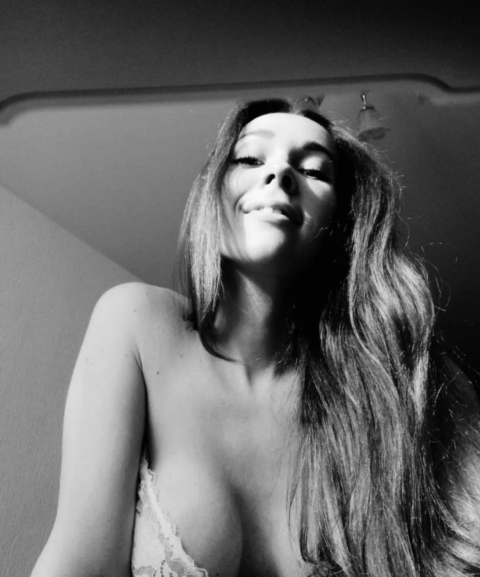 Meow🐱 have a good day posted by lia_sky