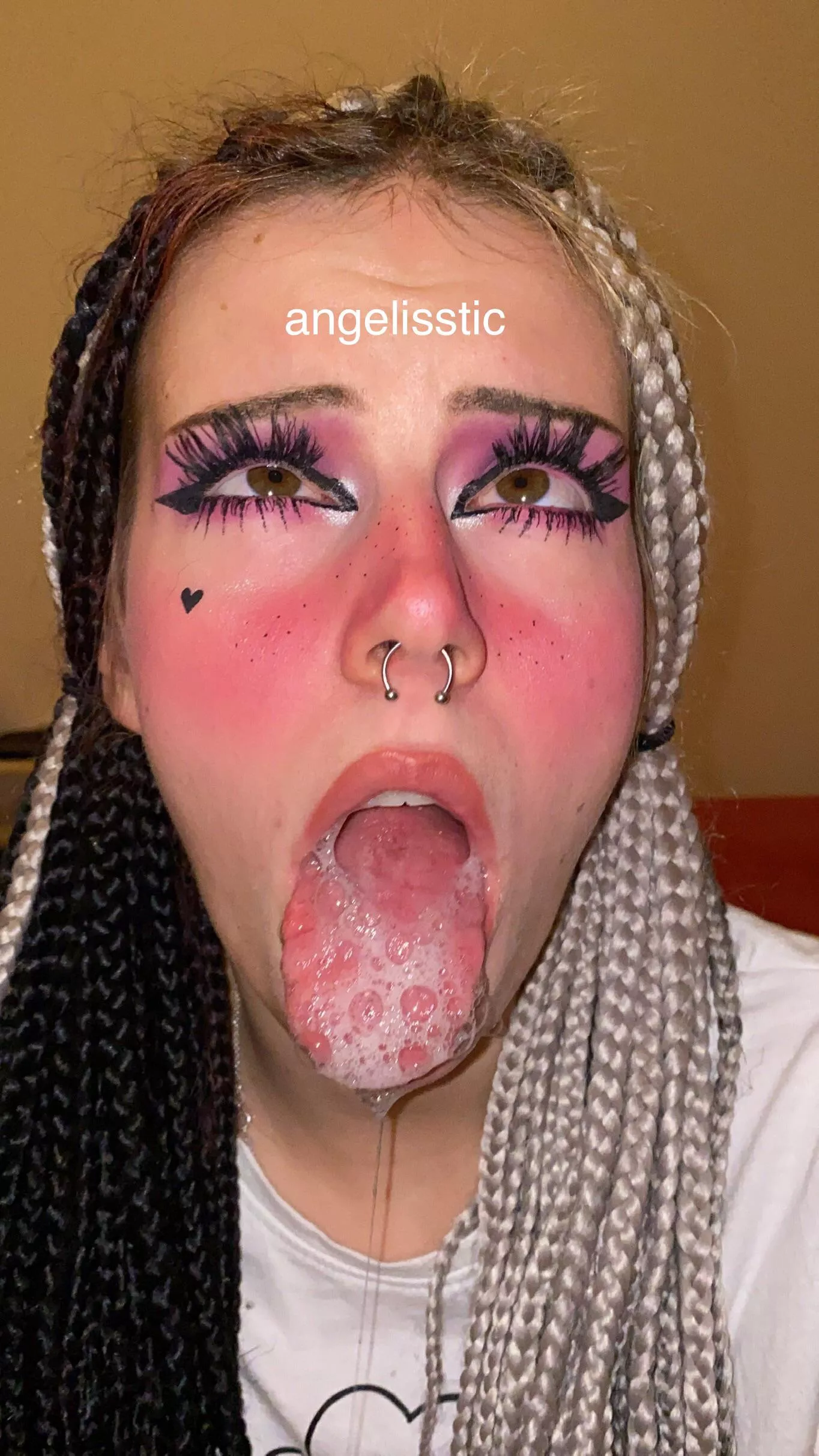 Meow posted by angelisstic_