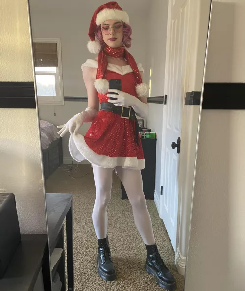 Merry Christmas and happy holidays y’all! 🎄❤️ by PanFemboy