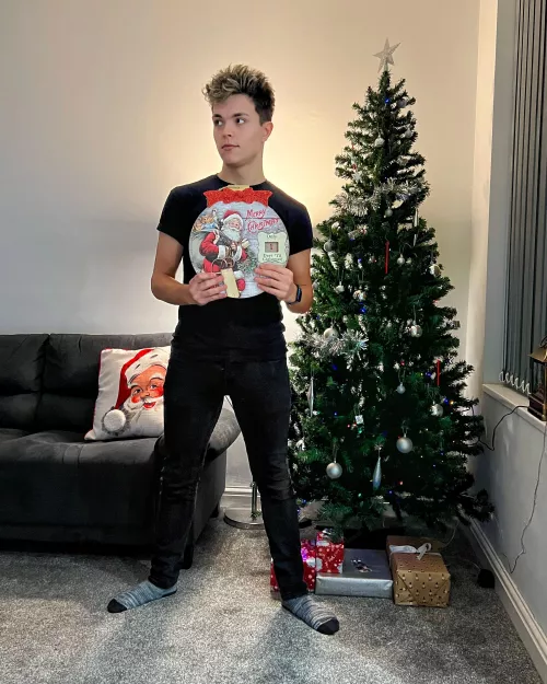 Merry Christmas Everyone 🎅 by Xzese