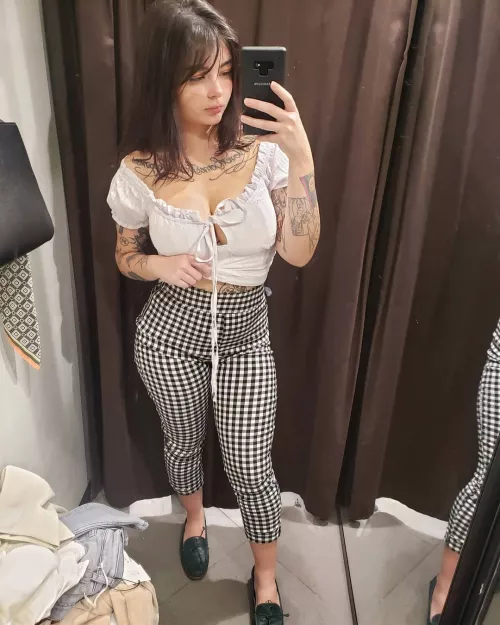 Merry Christmas! 🎄😚🎊 If you are lonely on this Holiday just Dm me Kik Khellyx21 and Snap Khellybenz21 by Khellyx21