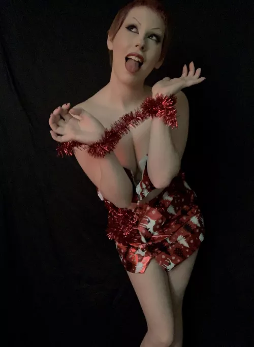 Merry Christmas, i’m your gift! 🎁 ready for you to open me up and play with me..! 💦 by graveslvt