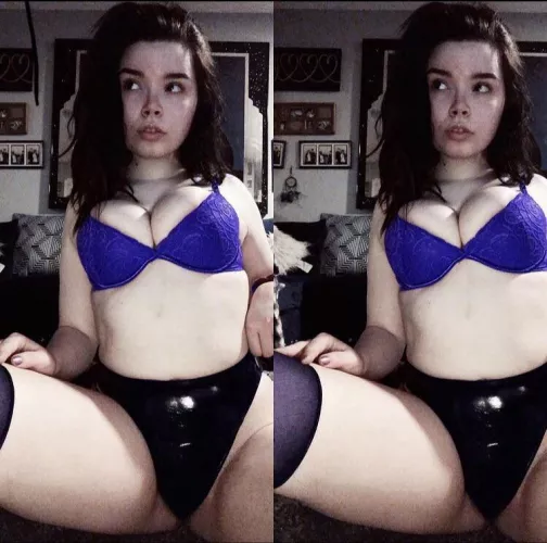 Merry Christmas reddit fam🎄Have you been naughty or nice?😈This year im giving you 2 of me😉 by pressedroxi30s_