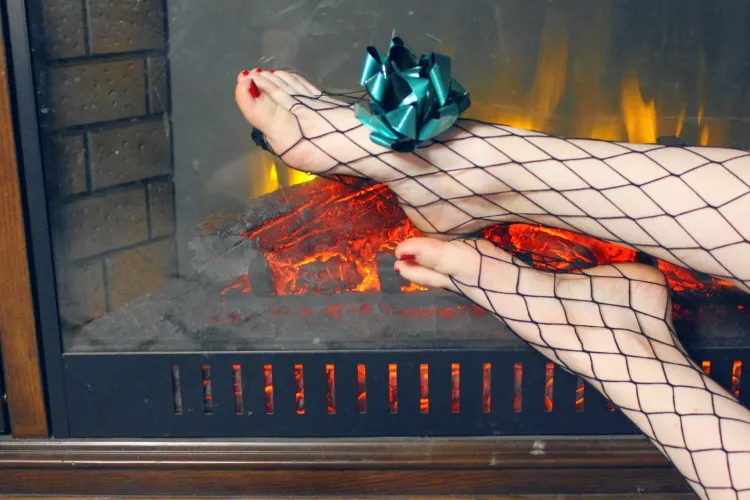 Merry Christmas! Time for presents! by LunaStonePics