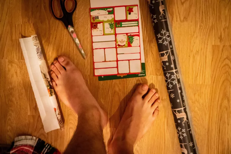 Merry Christmas to all, and to all my nice feet 😉 by girls_like_it_too