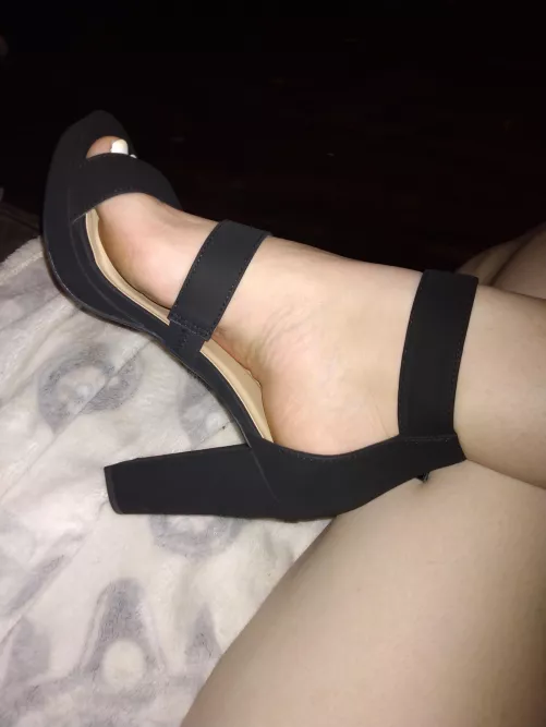 Merry Christmas, your present is this😉 by Sweet_Barefeet