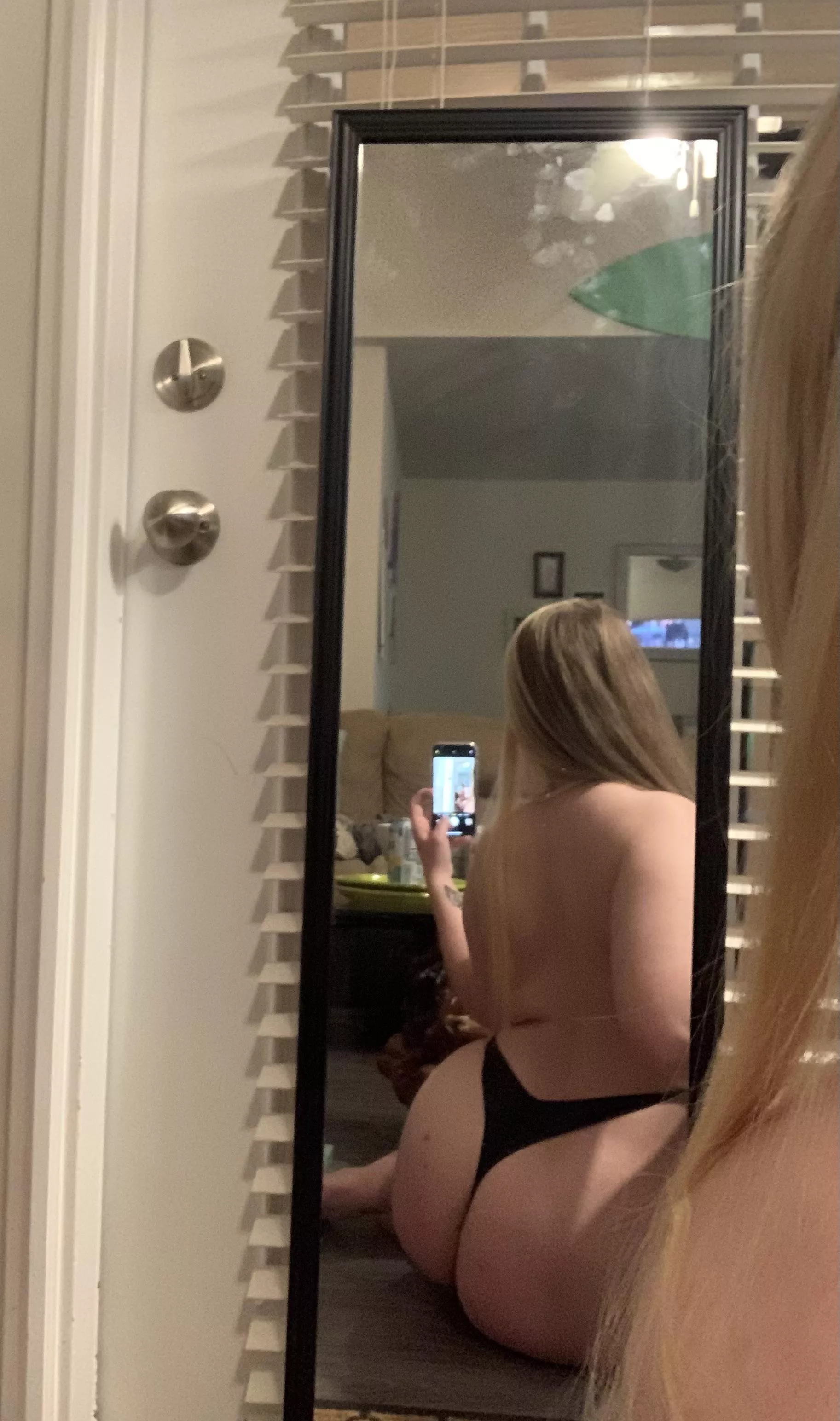 Merry thiccmas daddies 😚✨🍑 posted by peachybooty24