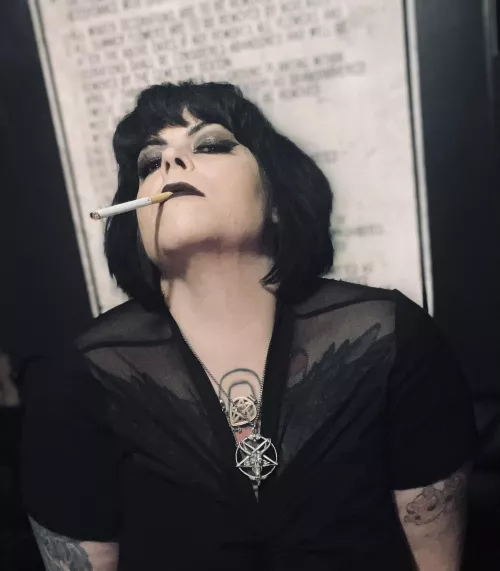 Mesh and chains🖤🚬🔥 by Vfevers