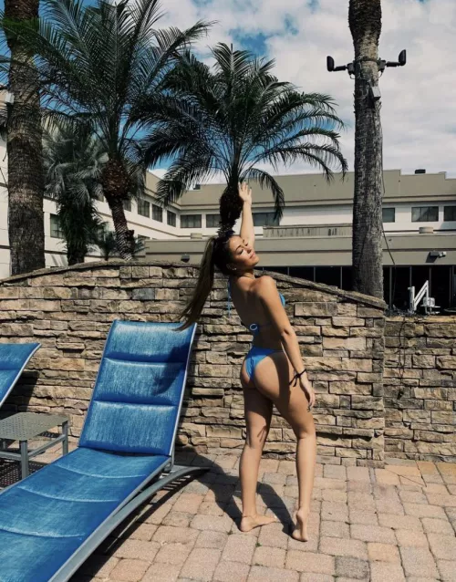 Message me boys :) by MadySendsItXOXO