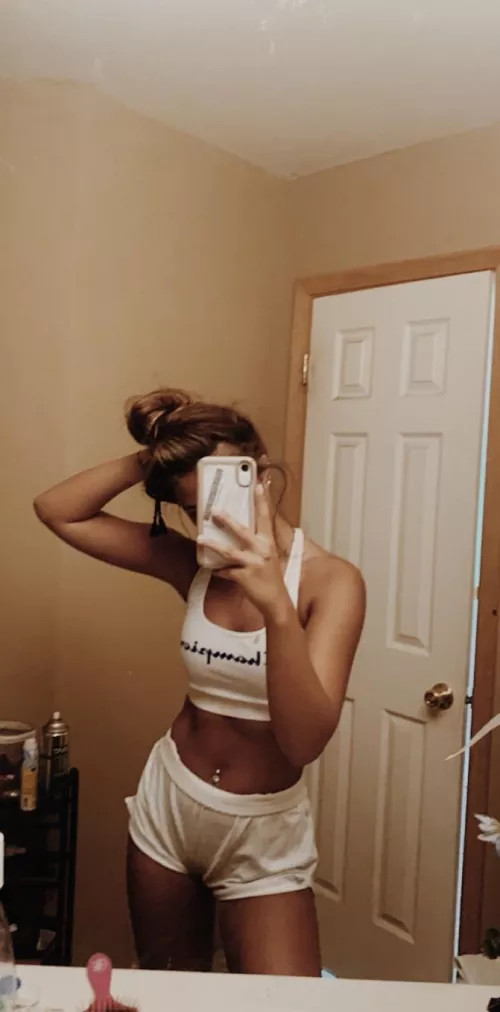 Message me if you want :) by MadySendsItXOXO