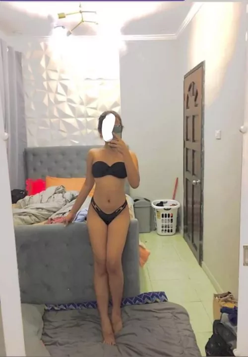 messy background by Gloomy-Can-4387