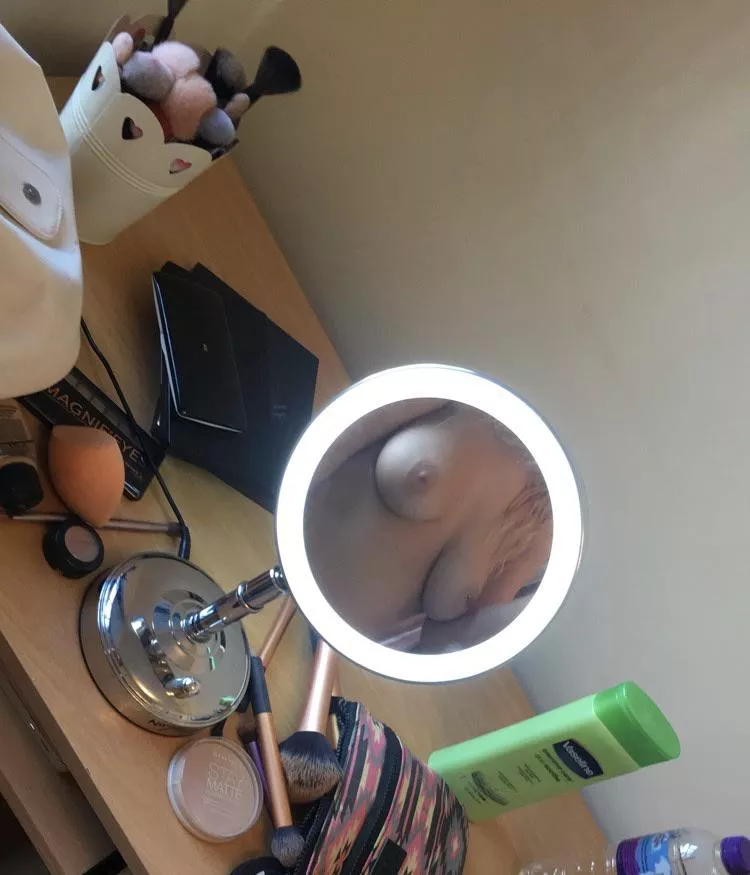 Messy desk but [OC] posted by victoria97_cb