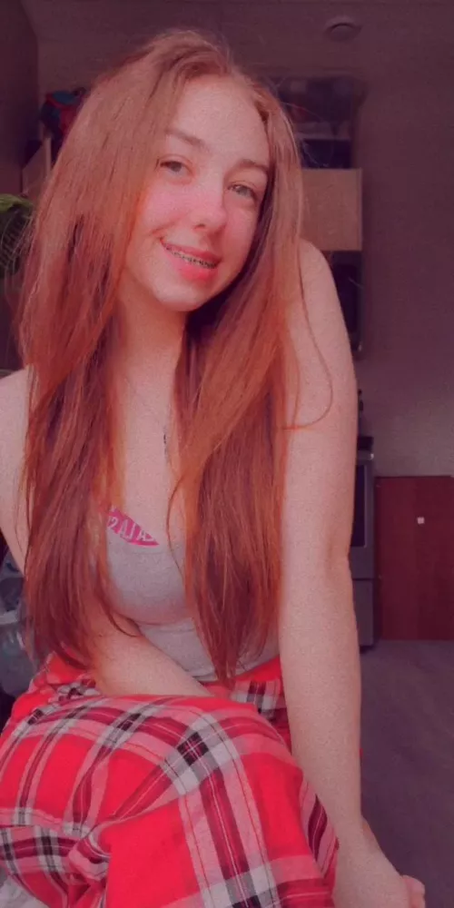 Messy hair and a tin grin stoner 😊😊 by StonerDevilbby