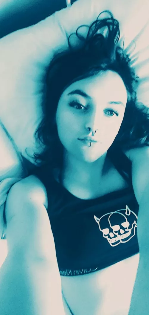 Messy hair day by Chelseathedoge