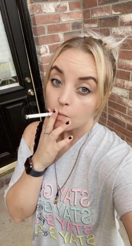 Messy hair, don’t give a fuck… what that’s how it goes right? by dee_after_dark