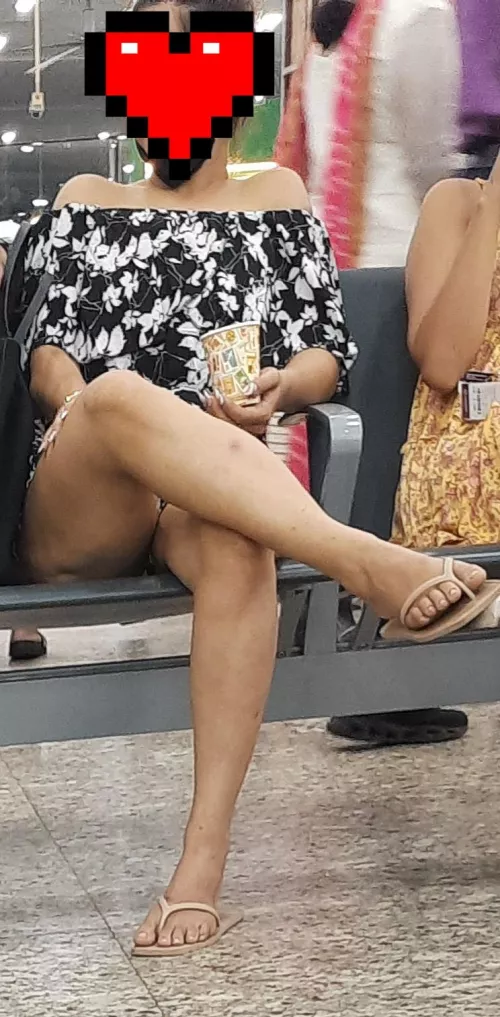 Met this hottie damn I'm in love with her sexy thighs..😜🤤 by Bright_Neck_5108