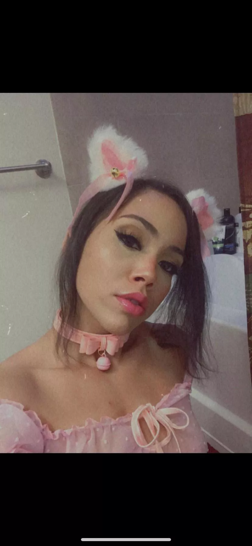 Mew 🥺💘 posted by KittyKatyiaV2