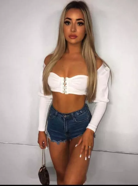 Mia by Englishgenttleman