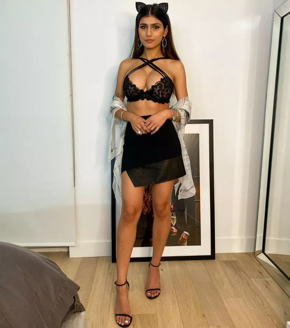 Mia Khalifa posted by ratajkowskiguy