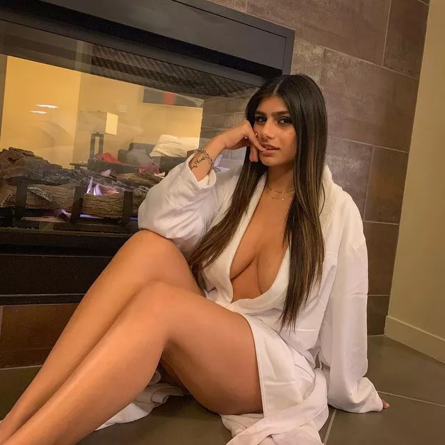 Mia Khalifa posted by jessilopez1