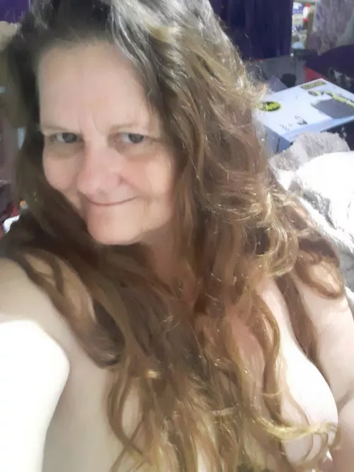 Michelle, f55, continuing to come out of her shell by Nekrakil