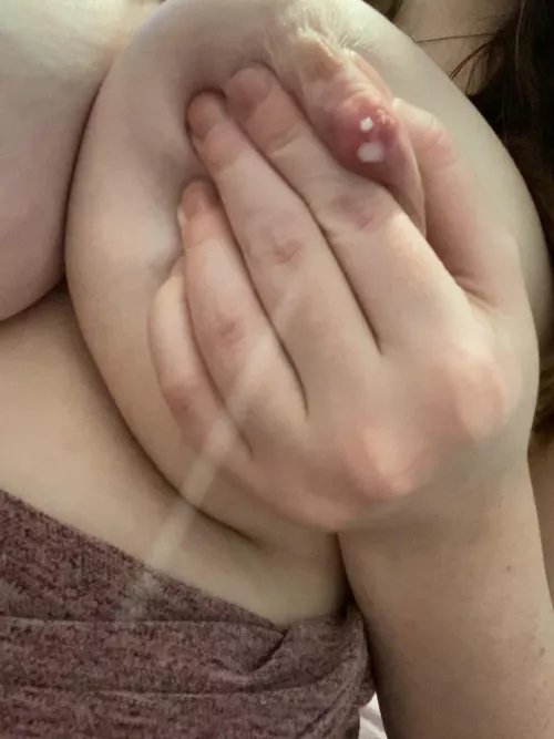 Mid stream 🥛 by KinkyKat94