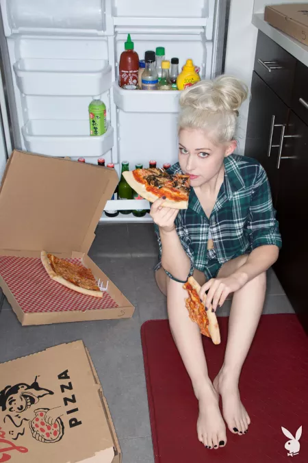 Midnight snack by lawnmowertraffic