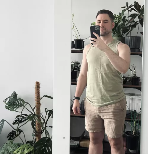 Might have an obsession with plants by oxygxn