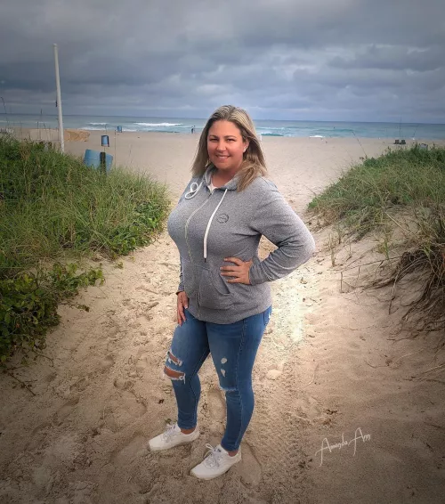 Might not be the sexiest pic but I am loving my beach vacation by amanda_ann_milf