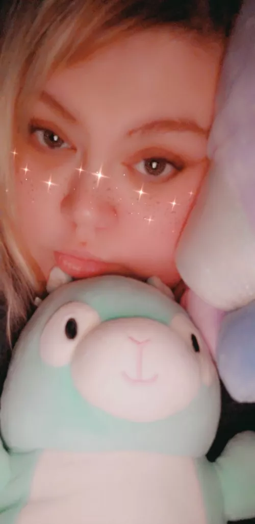 Migraine has me feeling icky and sleeeppyyyyyy :c by Moisttt_